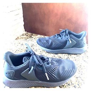 Adidas ALPHABOUNCE YOUTH SIZE 3 black sneakers